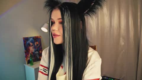 Snapshot of silkyfin chatting on December 19, 2025, 4:36 pm Nixie online show from December 19, 2025, 4:36 pm