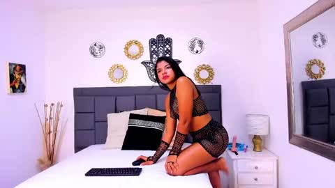Silvanadelatorre online show from May 27, 2026, 12:02 pm