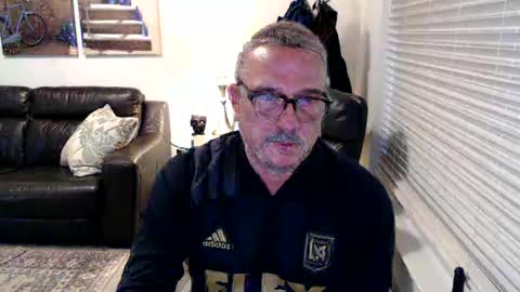 silveroli187 online show from October 9, 2025, 3:32 pm