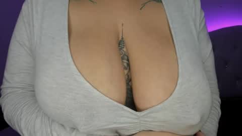 silvia online show from October 28, 2025, 7:27 pm