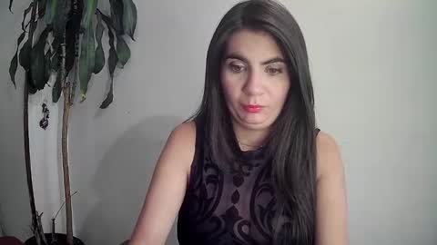 Snapshot of silviecollins chatting on December 14, 2024, 10:28 pm Silvie online show from December 14, 2024, 10:28 pm