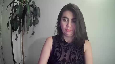 Snapshot of silviecollins chatting on December 15, 2024, 1:35 am Silvie online show from December 15, 2024, 1:35 am