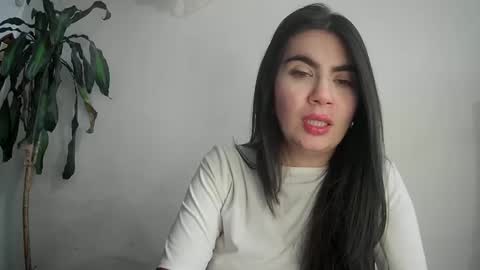 Snapshot of silviecollins chatting on February 24, 2025, 9:31 pm Silvie online show from February 24, 2025, 9:31 pm