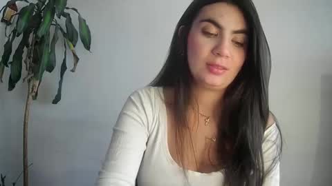 Snapshot of silviecollins chatting on February 28, 2025, 9:33 pm Silvie online show from February 28, 2025, 9:33 pm