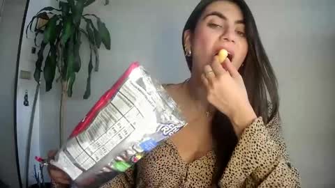 Snapshot of silviecollins chatting on March 5, 2025, 9:15 pm Silvie online show from March 5, 2025, 9:15 pm