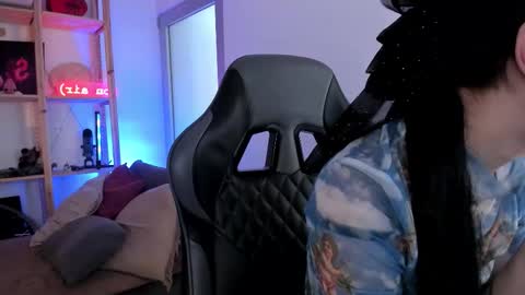 Wendy help me get get 69 likes  online show from November 3, 2025, 7:20 am