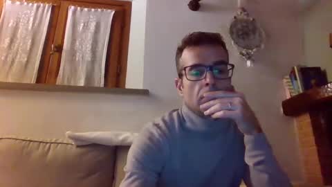 Snapshot of simmeturbate chatting on January 25, 2025, 9:04 pm Italiandaddyitalydickassbottomassholecomshowmasturbatenudeboyitalyatleticcutemuscolarhardcockdickboy online show from January 25, 2025, 9:04 pm