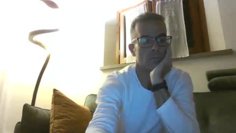 Snapshot of simmeturbate chatting on September 22, 2025, 9:28 pm Italiandaddyitalydickassbottomassholecomshowmasturbatenudeboyitalyatleticcutemuscolarhardcockdickboy online show from September 22, 2025, 9:28 pm