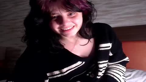 Snapshot of sincerelyyneon chatting on April 6, 2026, 11:11 am Sincerelyneon online show from April 6, 2026, 11:11 am