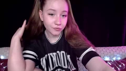 Snapshot of sindiwatsoon chatting on December 19, 2024, 12:23 pm Sindi online show from December 19, 2024, 12:23 pm