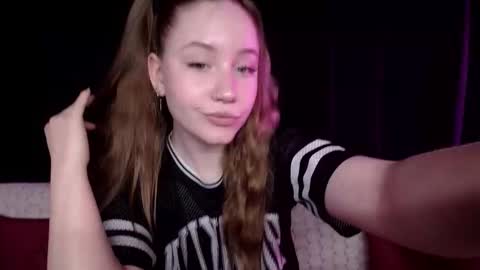 Snapshot of sindiwatsoon chatting on February 15, 2025, 3:28 pm Sindi online show from February 15, 2025, 3:28 pm