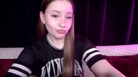 Snapshot of sindiwatsoon chatting on February 18, 2025, 3:21 pm Sindi online show from February 18, 2025, 3:21 pm