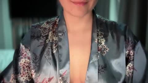 Sindra online show from October 3, 2025, 4:15 pm