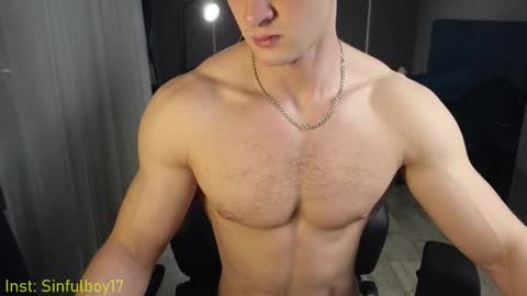 Snapshot of sinffuly chatting on November 17, 2025, 5:52 pm Richard online show from November 17, 2025, 5:52 pm