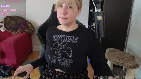 Snapshot of sinforyou_ chatting on April 2, 2026, 3:53 pm wwoooooooooooof online show from April 2, 2026, 3:53 pm