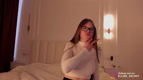 Snapshot of sinful_girl chatting on February 24, 2026, 7:50 am Ellie online show from February 24, 2026, 7:50 am