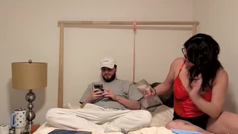 Snapshot of sinfulspouses chatting on April 1, 2026, 2:01 am ThePlayhouseDuo online show from April 1, 2026, 2:01 am