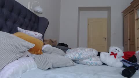 Lina online show from September 11, 2025, 6:24 am