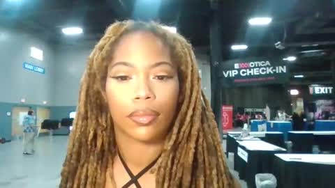 Snapshot of sipofsummer chatting on October 26, 2025, 5:19 pm  U M M E R online show from October 26, 2025, 5:19 pm