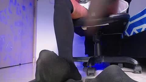 only foot                         worshipers here online show from November 15, 2025, 8:05 pm