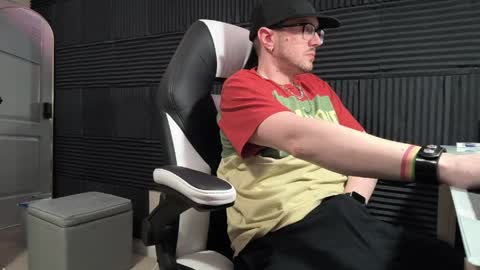 Sir Daddy McQween online show from April 4, 2026, 4:00 am
