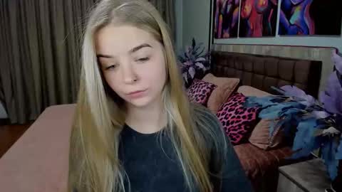 SirenaBloom online show from October 28, 2025, 10:30 am