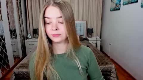 SirenaBloom online show from March 19, 2026, 4:38 am