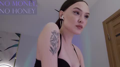 Snapshot of sirenaswhisper chatting on February 15, 2026, 8:49 pm Goddess Sirena online show from February 15, 2026, 8:49 pm