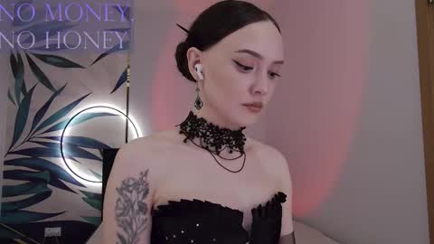 Snapshot of sirenaswhisper chatting on March 4, 2026, 8:37 pm Goddess Sirena online show from March 4, 2026, 8:37 pm