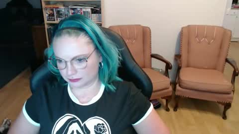 Snapshot of sireneserpens chatting on January 22, 2025, 11:45 am Sirene Serpens online show from January 22, 2025, 11:45 am