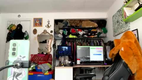 siriss_boyrag online show from June 6, 2026, 1:05 pm