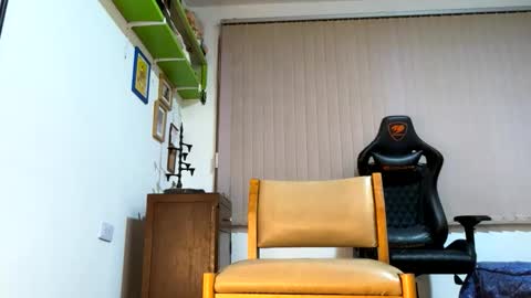 siriss_boyrag online show from June 7, 2026, 1:10 am