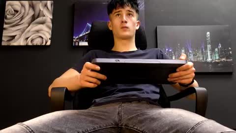 SirReedy online show from December 21, 2025, 9:49 am