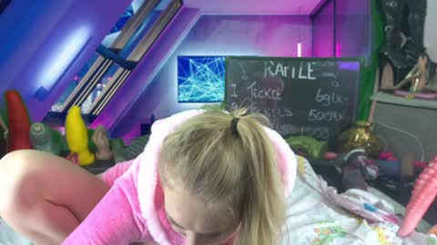 Elise online show from January 9, 2025, 2:29 pm