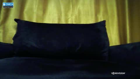 Snapshot of sizedpiper chatting on December 3, 2025, 4:38 pm Pvt is open. Drop thumbs up in satisfaction online show from December 3, 2025, 4:38 pm