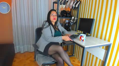 skarlettbarnes online show from November 12, 2025, 11:43 am