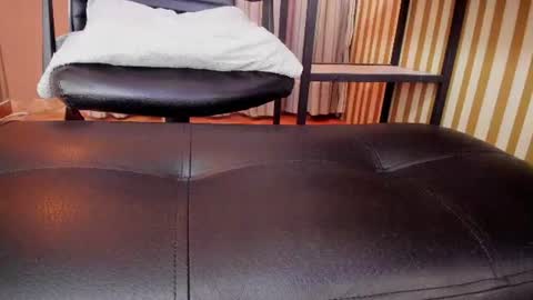 skarlettbarnes online show from June 10, 2026, 11:42 am
