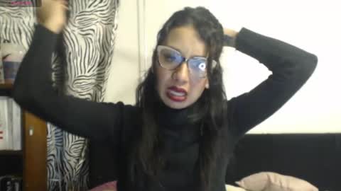 Laura Sofia online show from April 22, 2026, 2:36 am