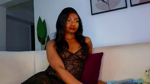 Snapshot of skimask_freak chatting on October 7, 2025, 9:39 am Krystal Belle online show from October 7, 2025, 9:39 am