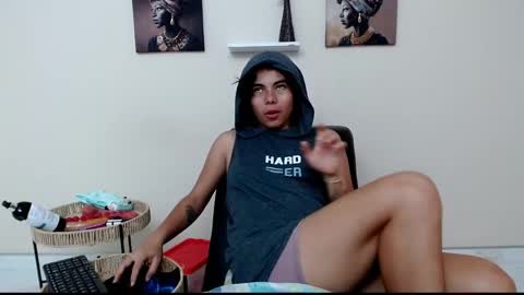 Snapshot of skinny18sexy chatting on April 21, 2026, 1:42 am skinny online show from April 21, 2026, 1:42 am