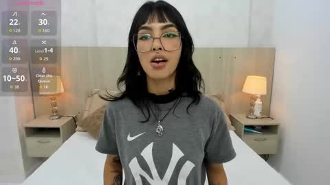 Snapshot of skinny_emily chatting on October 9, 2025, 3:37 am Emily Rojas online show from October 9, 2025, 3:37 am