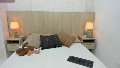 Emily Rojas online show from November 20, 2025, 7:46 pm