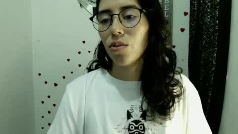 Raelle online show from May 17, 2026, 1:14 am