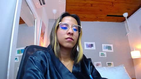 skinny_hottie18 online show from January 9, 2025, 11:34 pm