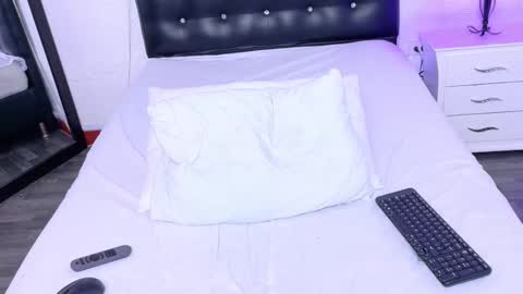 skinny_hottie18 online show from March 5, 2025, 2:23 pm