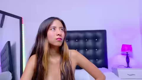 skinny_hottie18 online show from September 9, 2025, 1:43 pm