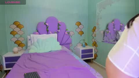 Snapshot of skinny_linda chatting on January 24, 2025, 10:11 am   online show from January 24, 2025, 10:11 am