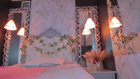 Snapshot of skinny_linda chatting on February 7, 2025, 1:11 pm   online show from February 7, 2025, 1:11 pm