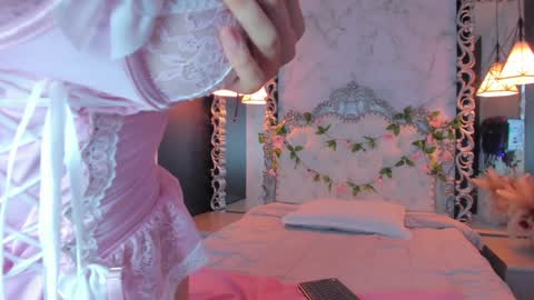 Snapshot of skinny_linda chatting on February 7, 2025, 5:51 pm   online show from February 7, 2025, 5:51 pm