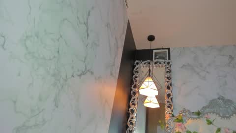 Snapshot of skinny_linda chatting on February 8, 2025, 1:11 pm   online show from February 8, 2025, 1:11 pm